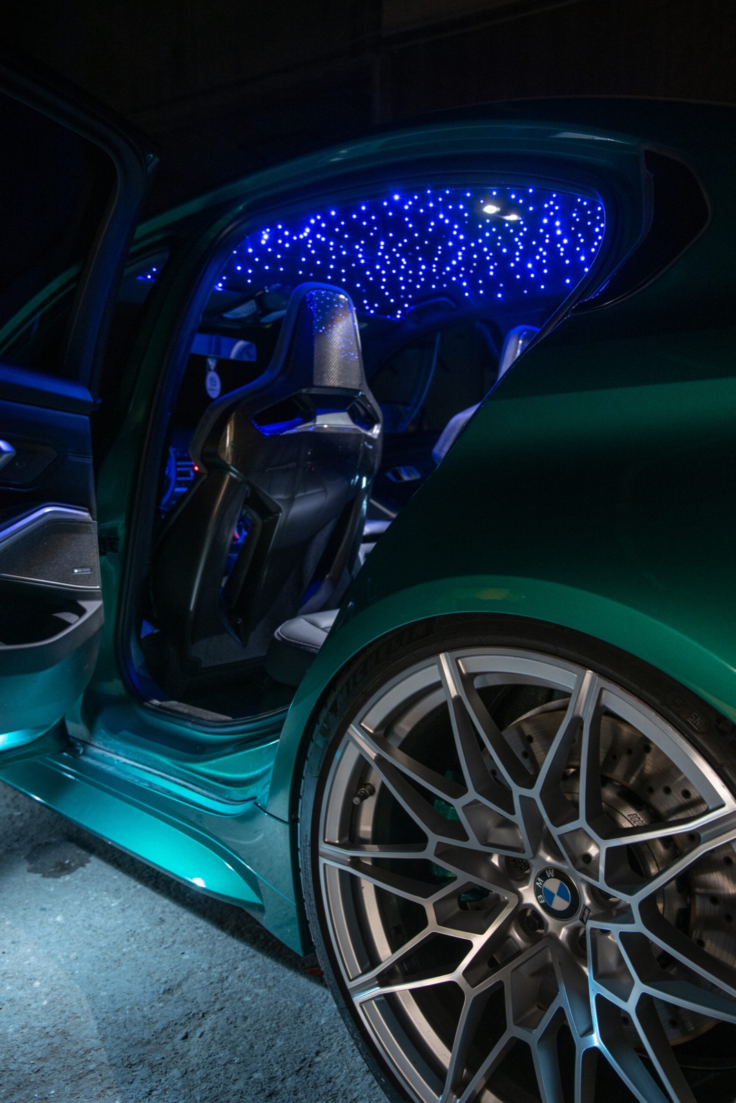 BMW M3 avec ciel étoilé