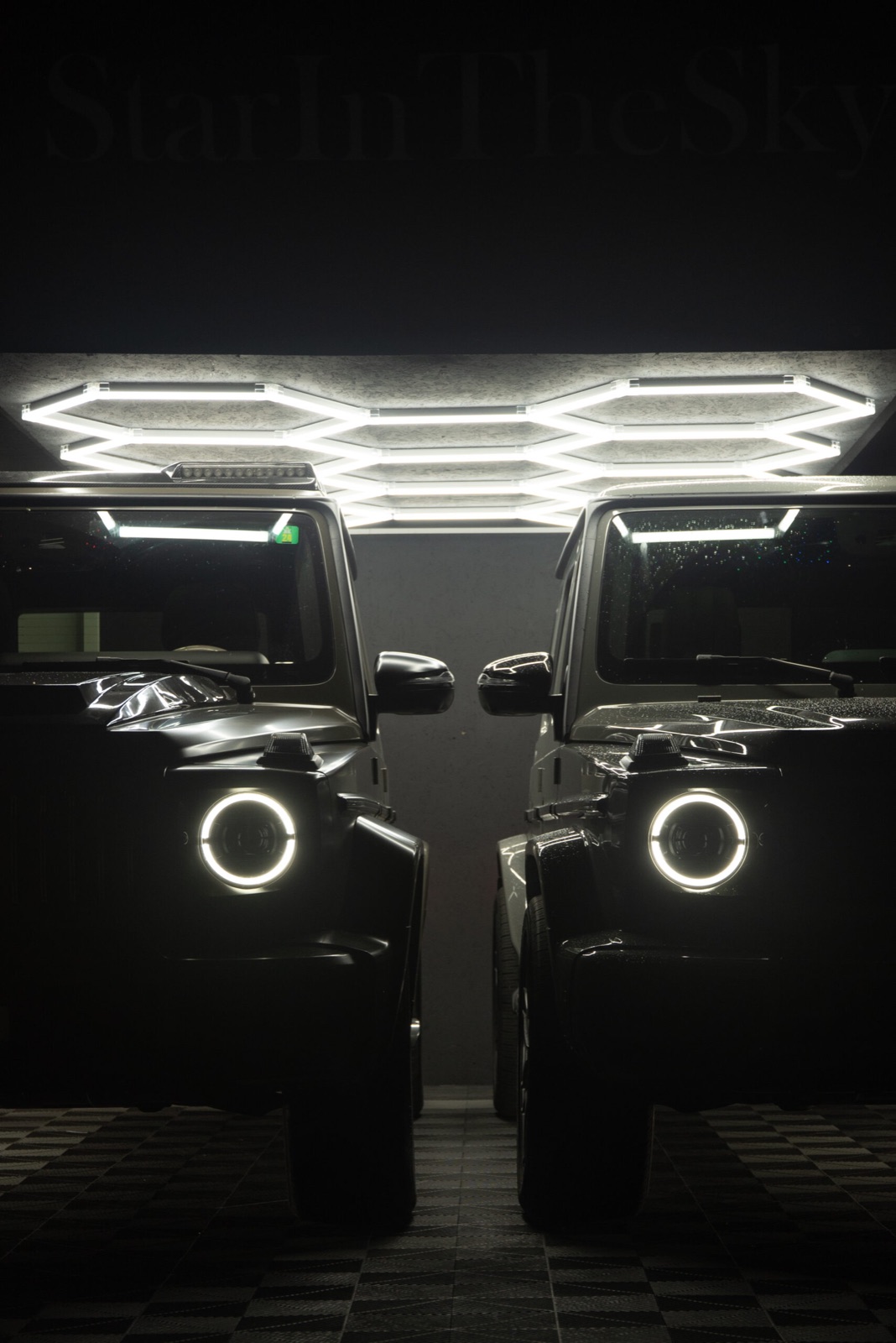 Deux Mercedes Classe G dans l’atelier StarInTheSky